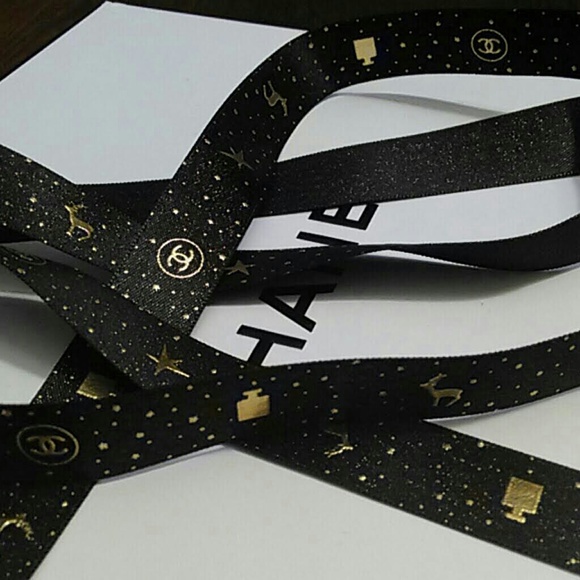 CHANEL Holiday Ribbon - Picture 4 of 6